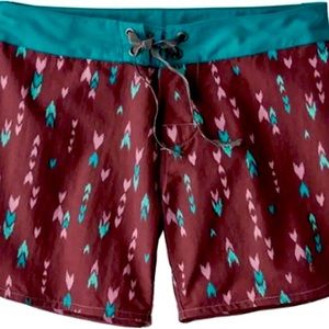 Patagonia Wavefarer women’s board shorts size 6. Excellent condition
